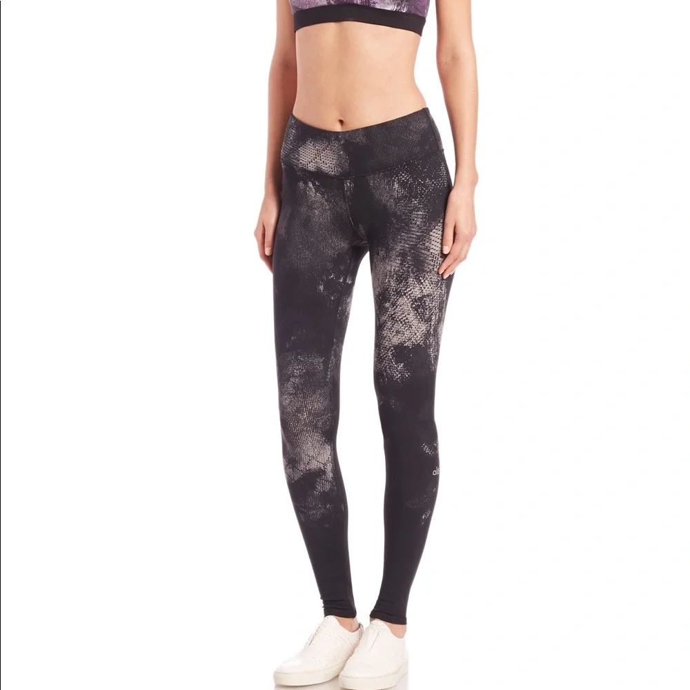 Alo Yoga Black Smoke Airbrush print leggings Med - Picture 1 of 14